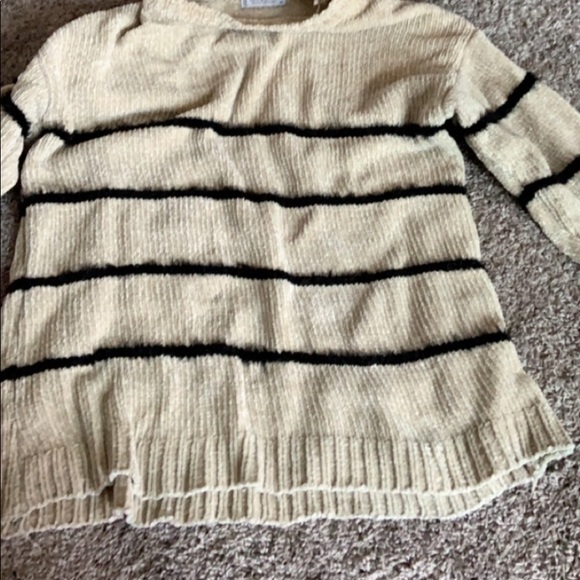 VERY SOFT Sweater - Picture 2 of 3